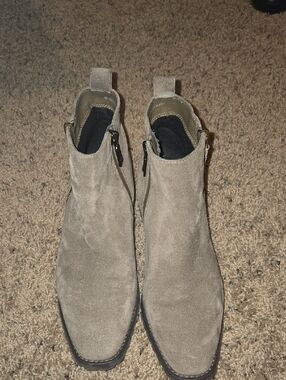Blondo Womens Suede Ankle Boots in Taupe